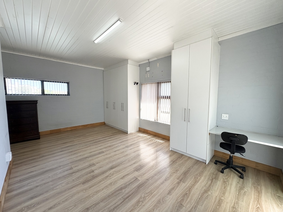 4 Bedroom Property for Sale in Pearl Bay Western Cape